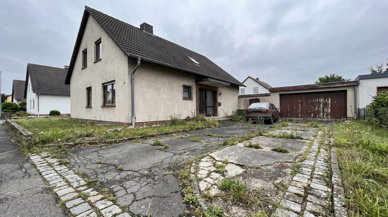 Einfahrt vor den Pflasterarbeiten